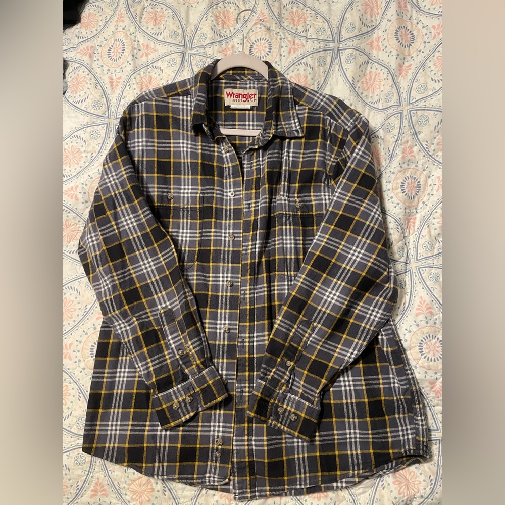 Wrangler Men’s Black, Gray & Yellow Plaid Button-Down Shirt